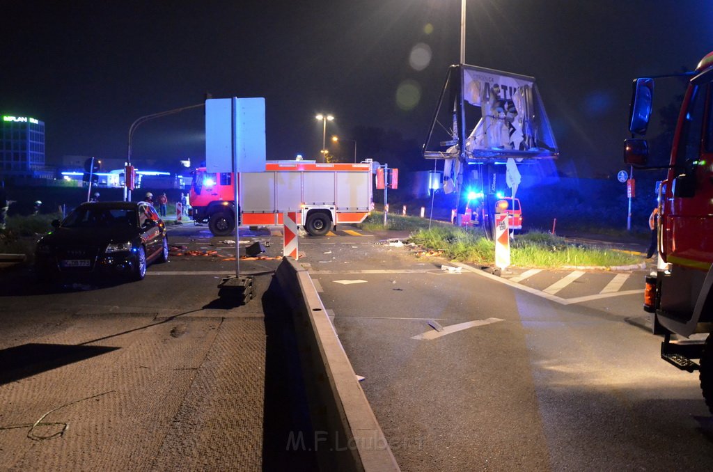 VU LKW umgestuerzt Feldkassel Industriestr Robert Boschstr P054.JPG